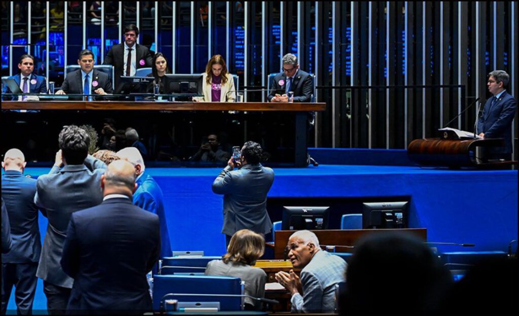 Você está visualizando atualmente Senado aprova projeto que reconhece Administração como carreira típica de Estado